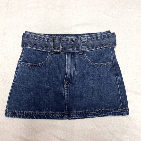 Glassons size 6 mini denim low-rise skirt, NEVER BEEN WORN. - Picture 2 of 4